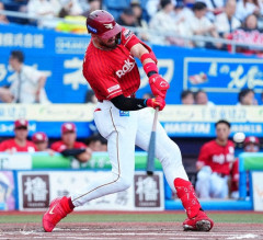 楽天・マッカスカーの大飛球がフェンスオーバーの可能性　吉井新監督「やっぱり疑わしい時は審判に」