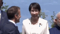 高市早苗さん、誰と歓談してるのかいまだに謎