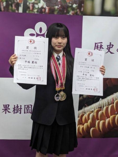 【画像】重量挙げ日本一の女子高生さんの鍛え上げられた肉体がコチラ