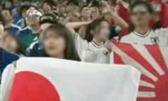 「４ゴール」日本の勝利を色あせさせた旭日旗応援…韓国の大学教授「ＦＩＦＡに告発」 ［6/22］