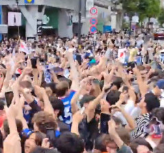 【緊急】渋谷に押し寄せるサカ豚🐷の群れ、キツすぎるｗｗｗｗｗｗｗ
