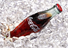 日本コカコーラ社「日本では食事の時にコーラを飲む人がたった2%。何で食事の時にコーラ飲まないの？」