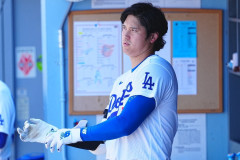 【悲報】大谷翔平さん、左足を引きずり膝をぐるぐる巻きで途中交代・・・・・・・・・