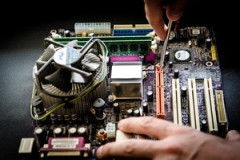 彡(ﾟ)(ﾟ)「PC掃除終わったで！あとは組み立て直して…ん？」