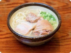 沖縄そば食ったことあるやつおる？