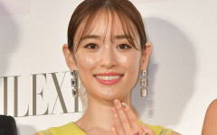 【画像】「胸が大きすぎるのが悩みだった」 …日本代表・谷口彰悟の妻、泉里香さんw