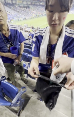 FIFAが異例の行動、日本戦でゴミ拾い実体験　公式SNS“中の人”がレポート「究極の敬意示す」
