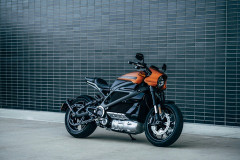 バイクって車の5倍くらい事故率高いし重傷率もめっちゃ高いのに乗ってる奴って何なの？