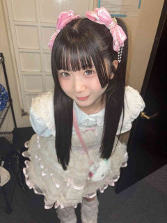 「何度も私の太ももに触れて」　地下アイドル・川井めるが山手線で痴漢されたか、不自然に置かれた手を撮った証拠動画