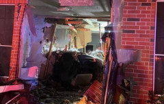 テスラミサイル？テスラ車が住宅に突っ込み女性が死亡…運転手「自動運転支援システムで車を操作していた」