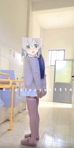 【動画】公衆便所に入ったおじさん、ケツ丸出し女がて引き返すwwww