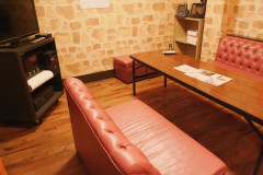 【唖然】舞子さん(40代)「高校生がカラオケ個室でヤッてる...けどあいつらやけに「慣れ」てるなｗｗ」⇒！