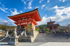 【悲報】京都の住職「宗教課税は絶対的タブー 住職の平均年収はたった600〜700万程度」