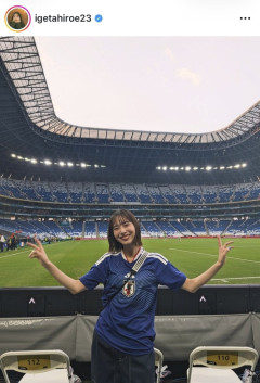【画像】チュニジア戦での現地リポートの裏側ショットに勝利の女神がいたｗｗｗｗ