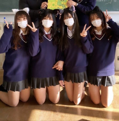 ＪＫ「い、いや、いくら学祭の出し物でも猫耳つけるのは恥ずすぎだし…は、恥ずかしいにゃん」ﾊﾟｼｬｯ