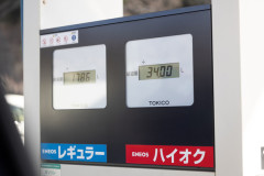日本「ガソリン1リットル40円の補助金出すよ！」ガソスタ「じゃぁ1リットル170円で売れるよ！」
