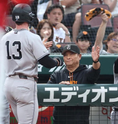 橋上監督代行「一番いいときの状態に戻っている」初勝利から４戦負けなしの戸郷を評価　２本の適時打を放った松本には「彼の本来の力という感じもします