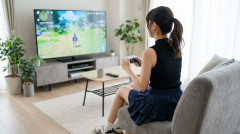 【画像】原神のmiHoYoがとんでもない叡智なゲームを出す‥‥リアル系グラの美女とコミュニケーションするデスクトップチルソフト