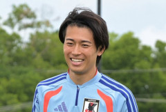 【朗報】中村敬斗⚽️「サッカー以外のことは興味無い、アイドルや女の子の話になるとその場を離れる」