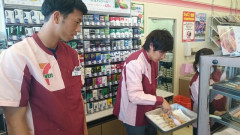 ◆W杯◆「セブンイレブンで唐揚げ棒を売っていた店員がW杯でゴール」伊東純也の写真が誤解され世界で拡散