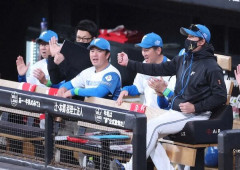 野球の監督がユニフォーム着てるのおかしいっていう意見あるけどさ
