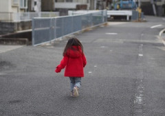 【恐怖】令和の女子小学生、車道にいきなり飛び出しチャレンジｗｗｗｗｗｗｗｗｗｗｗｗｗ