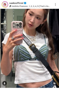 【困惑】紗栄子さん、Tシャツの上にブラ風ウェアを着てしまうｗｗｗｗｗｗｗｗｗｗ