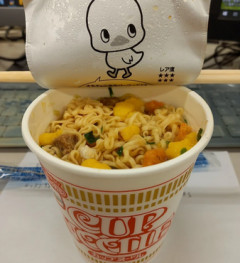【夜の食事】インスタントラーメン、「体に悪い」と言われても世界中で愛され続ける理由
