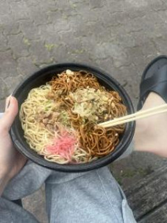 一ツ木公園でご飯食べてるから誰か来て