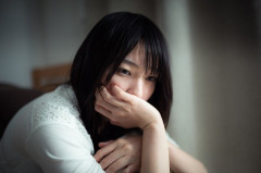 【衝撃】1人暮らしを始めて3ヶ月、老夫婦が訪ねてきた。老夫婦「この写真の女性はあなた？」私「そうです…(なぜ私の写真が？」老夫婦「失礼を承知で聞くが…」→恐怖の事実が！