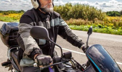 冴えないジジイがバイクにハマって公道でイキるのムカつく