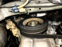 車のエンジンかけるとファンベルトが鳴くんだが