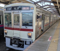 【画像】昨日、京王線に飛び込み自●した女さんｗｗｗｗｗｗｗｗギリ生存ｗ