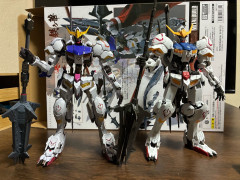 【画像】バルバトスってMGとメタルビルドで比較してもあまり差がないんだな…