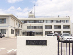 “終わりの会”の最中に…中学校で男性教師が生徒に顔を複数回殴られ出血し搬送