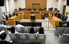 【画像】内田梨瑚の裁判に乱入した配達業のおっさん（48）、顔面開示されるｗｗｗｗｗｗ