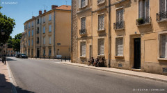【悲報】フランス、44℃なのに外観を保つためクーラー設置規制があるため、家庭の普及率2割で死者続出