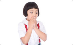 子供のころ公園で遊んでたら大型犬2匹連れた大学生くらいの男女が散歩しにやってきて、入ってくるなり…