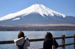 首相、富士山救助の有料化に慎重姿勢　閉山期ルール周知「必要あればさらなる対応検討」
