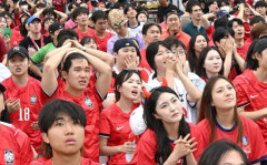 韓国人「南アフリカ戦の惨敗に韓国人サポーターが激怒！ソン・フンミン先発外で批判殺到‥光化門広場に集結した2万2000人が沈黙した史上最も無気力な試合」