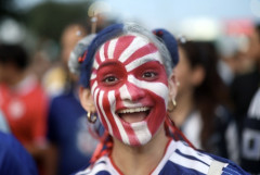 「ゴミは拾うが旭日旗は振るのか」 日本大勝の裏で韓国紙が批判