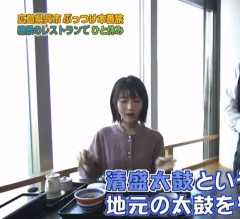 【動画】浜辺美波さん、逆光でワンピースが透けてエチエチ体型が丸見えwwwwww