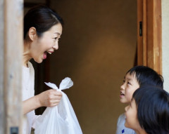 【画像あり】お母さん「お寿司買ってきたよ～！早く上がってきなさ～い」→