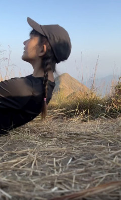 【動画】登山女子さん、山脈の端にかわいい山を2つ追加してしまうwwwwww