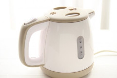 「電気ケトル」って必要か必要じゃないかめちゃくちゃ割れる家電やない？