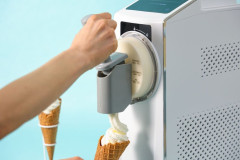 家庭用の「ソフトクリームメーカー」が発売されるｗｗｗｗｗｗｗｗｗｗｗｗｗｗｗｗｗ