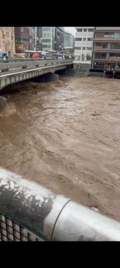【京都】鴨川、大雨でヤバイ