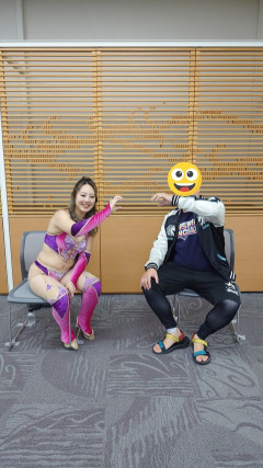 【悲報】女子プロレス団体スターダムの料金12,000円のツーショット撮影会が席離れすぎてると話題にwwwwwwwwwwwwwwwwwwwwwwww