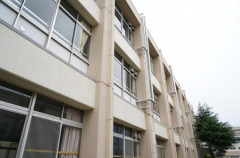 【社会】中学教師「お前は今日生理か？じゃあお前は？」　女子中学生「え…あの…」
