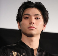 漢・村上虹郎、女の顔面をぶん殴り、窓ガラスに叩きつける